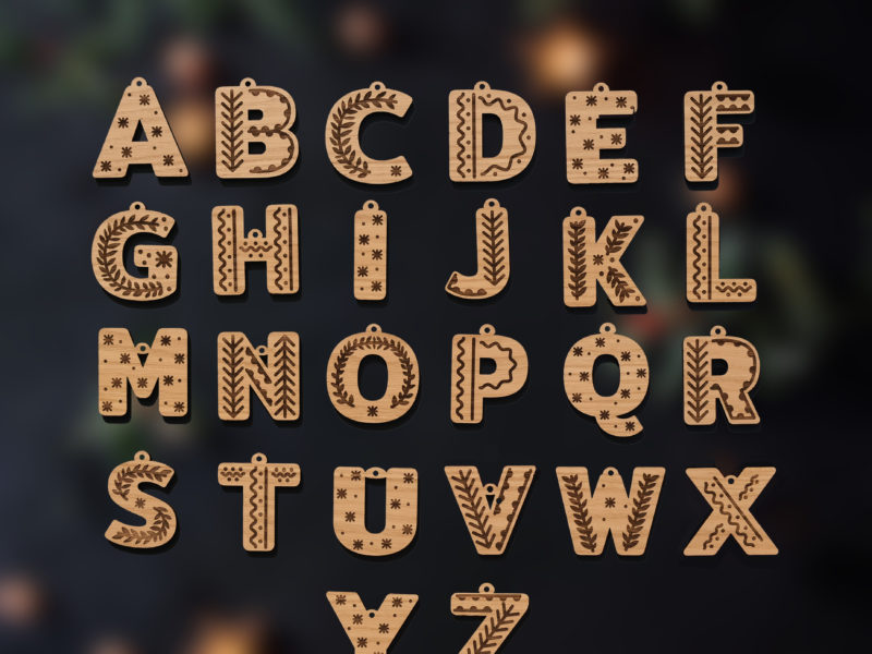 Lettres gravรฉes en bois