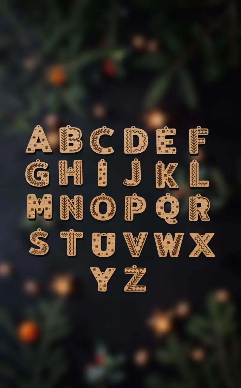 Lettres gravées en bois
