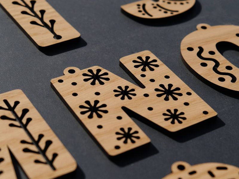 Lettres découpées en bois
