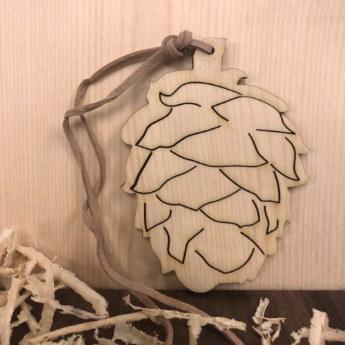 Déco en bois forme de pomme de pin